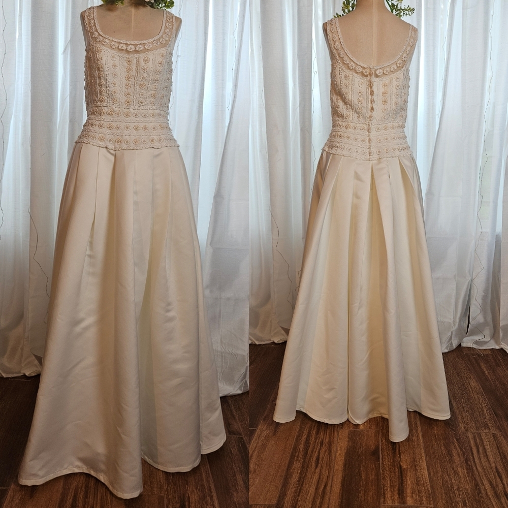 Vintage Sweetheart Gowns Daisy Chain A-Line Wedding Dress